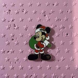 2024 Hidden Mickey Christmas Santa Mickey Chaser Disney Pin